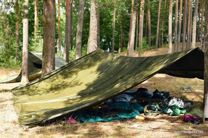Nocleg w lesie na obozie survivalowym dla dzieci - Bory Tucholskie.