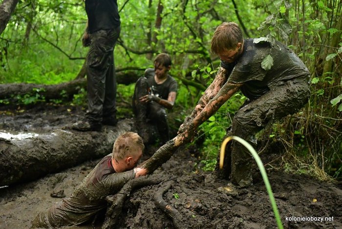 Obozy survivalowe dla dzieci w Zamrzenicy - zajęcia na bagnach